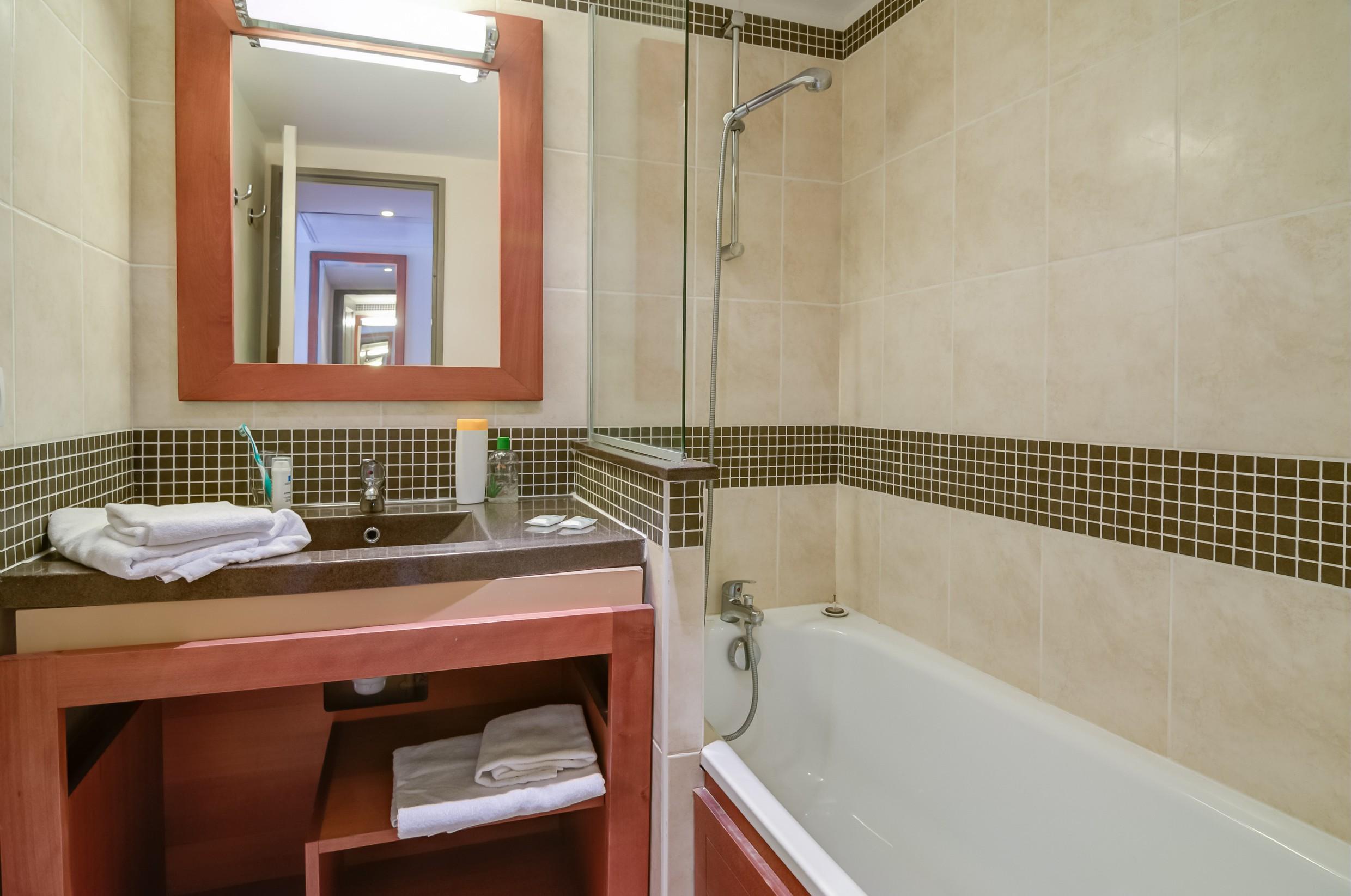 Sowell Hotels Ardeche Grospierres Bagian luar foto