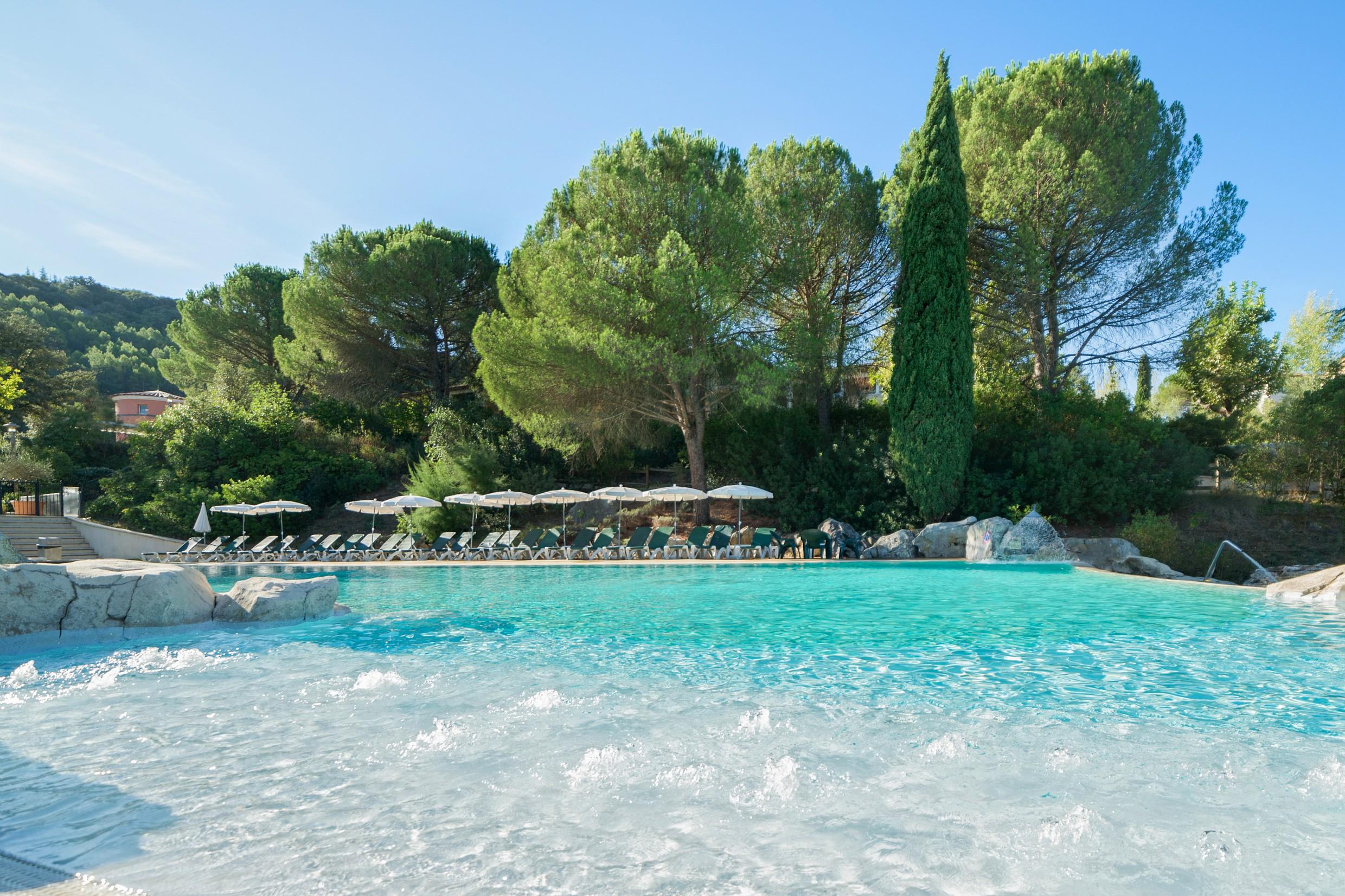 Sowell Hotels Ardeche Grospierres Bagian luar foto