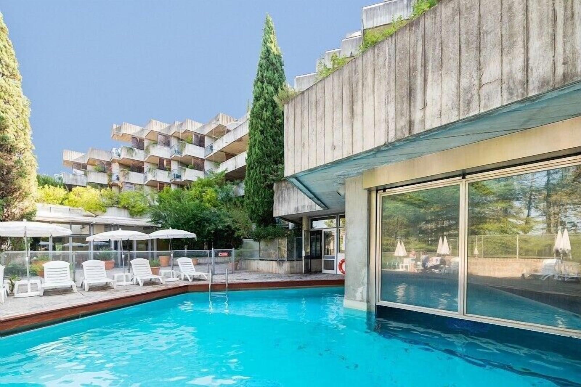 Sowell Hotels Ardeche Grospierres Bagian luar foto